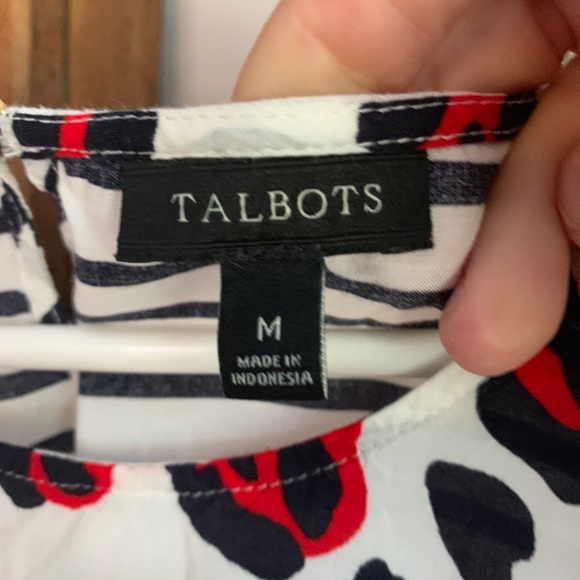 Talbots rayon animal‎ print blouse.  Wornnabout 3x. Excellent shape - Picture 2 of 4